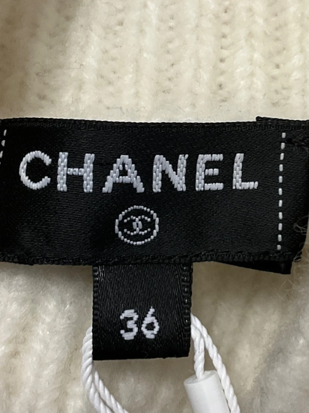 CHANEL IVORY / RED / BURGUNDY INTARSIA CASHMERE KNIT PULLOVER SWEATER WITH CRYST